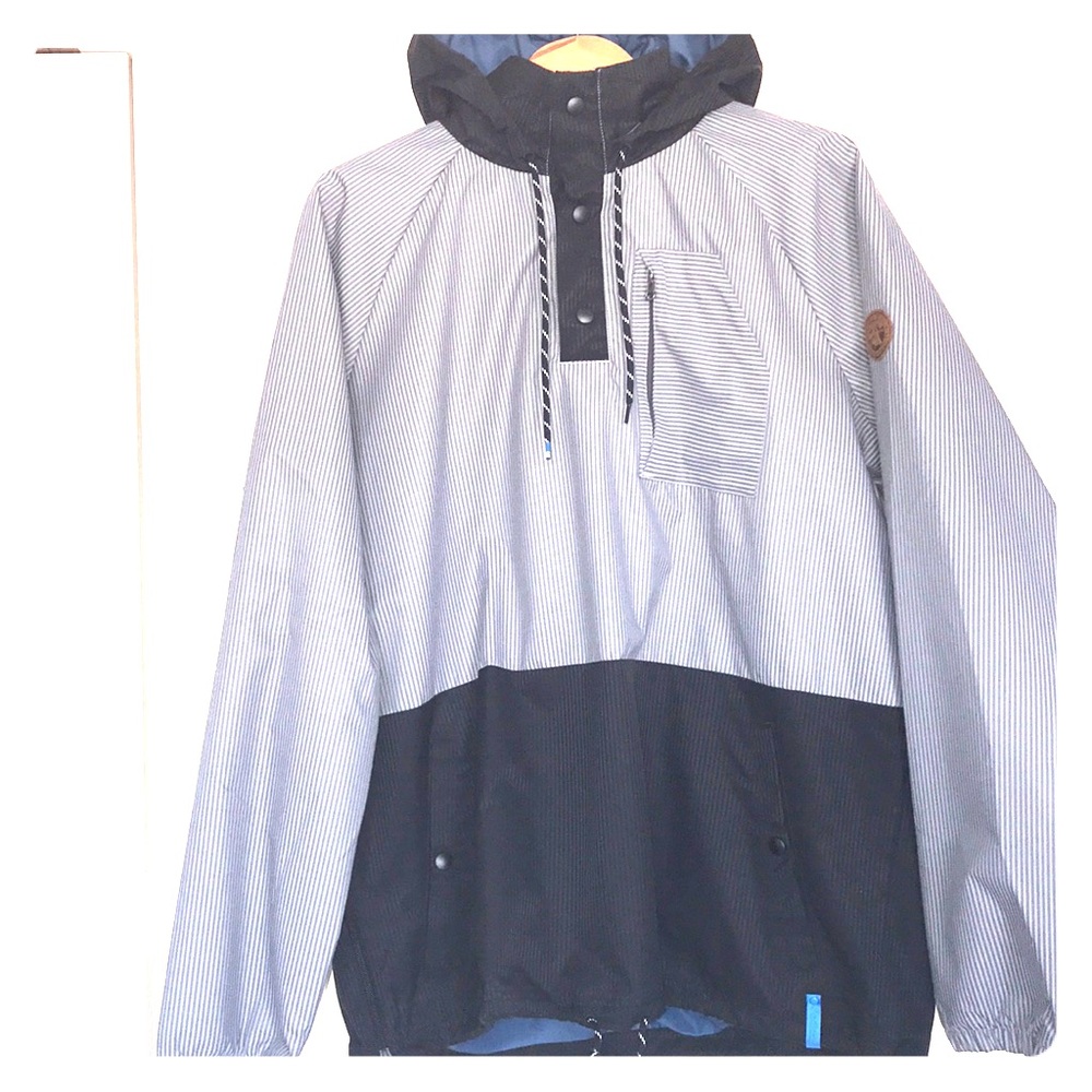 ADIDAS WIND JACKET BRAND NEW